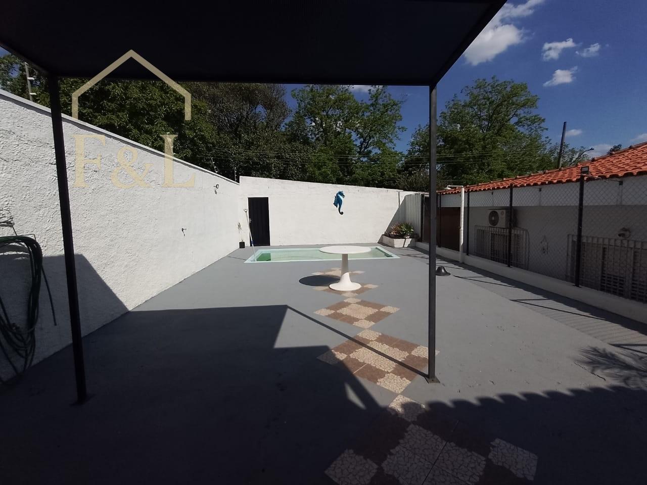Casa, 3 quartos, 228 m² - Foto 1