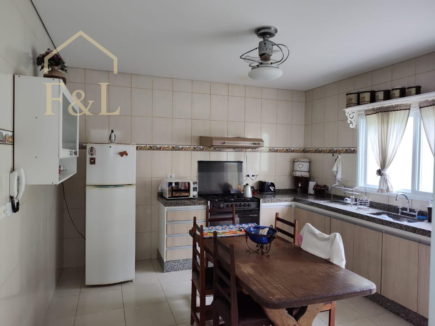 Casa, 3 quartos, 207 m² - Foto 2